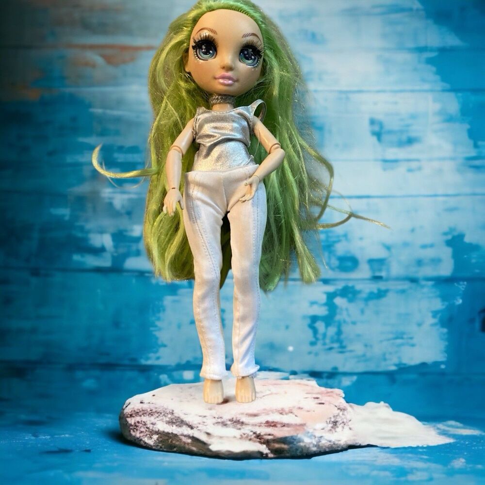 MGA Rainbow High Jade Hunter Series 1 Green Hair Doll - Picture 2 of 12